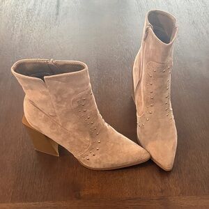 Stylish Tan Lulus Ankle Boots. 8.5